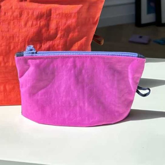 NWOT BAGGU Go Pouch Small - Extra Pink & Bay Laurel (Night Lights) - Picture 1 of 8